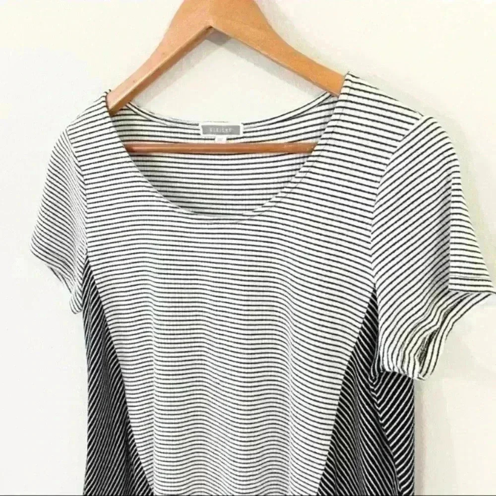 Pleione black and white knit top - Picture 2 of 3